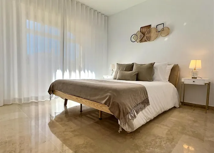 Two Bedroom Moments From The Cristo Apartamento Estepona